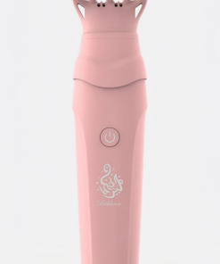 وداعاً لمخاطر الفحم.. مبخرة الشعر الذكية والآمنة. بخرّي شعركِ وملابسكِ بكل ثقة مع المبخرة الإلكترونية الصغيرة. تتميز برأس مشط مخصص لتوزيع البخور بين خصلات الشعر بانسيابية، مع نظام تسخين ذكي يحافظ على جودة البخور. شحن USB وسهولة في الحمل.. جمالكِ الآن أصبح أسهل!