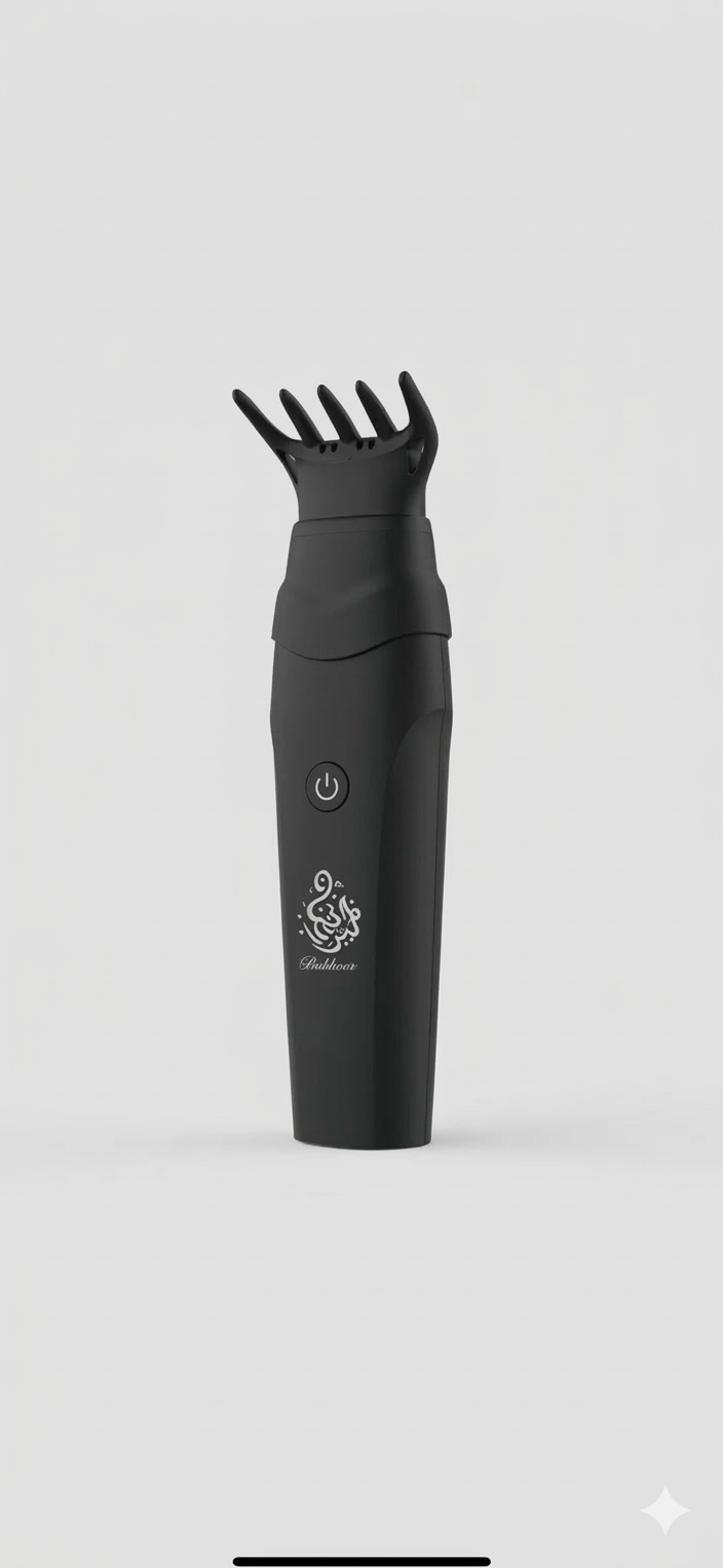 رفيقك المثالي في السيارة والمكتب.. مبخرة الـ Mini الذكية. لا وقت للفحم والانتظار؟ المبخرة الإلكترونية السوداء الصغيرة هي الحل. بفضل حجمها المثالي، يمكنك حملها في الحقيبة أو وضعها في السيارة. شحن سريع عبر USB، وتوزيع مثالي للدخان بفضل رأس المشط المطور. فخامة الأداء تلتقي بعمق اللون الأسود.