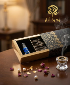 "بكج الفخامة من زهرة آذار: عود أزرق ملكي محسن ومسك النظافة الفاخر في علبة إهداء راقية"